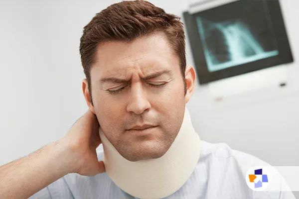 بهترین گردنبند طبی برای دیسک گردن|مجله طبی